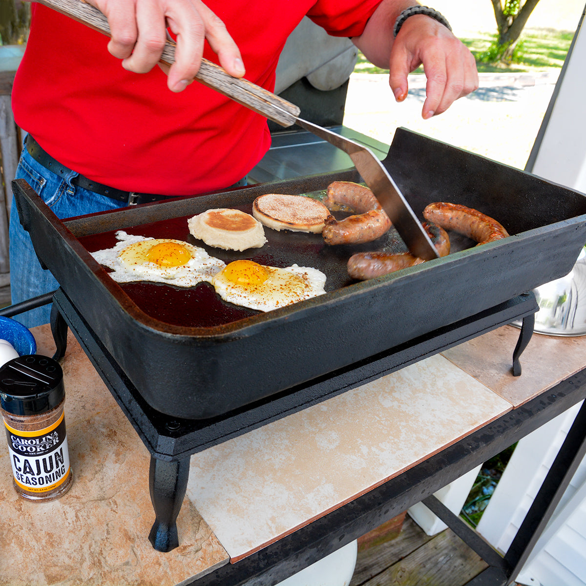 CAST IRON GRIDDLE W/ DRAIN TRAY