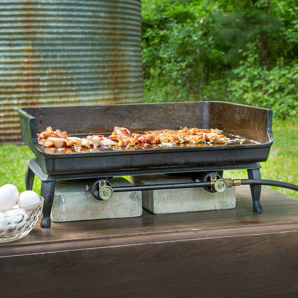 CAST IRON GRIDDLE W/ DRAIN TRAY